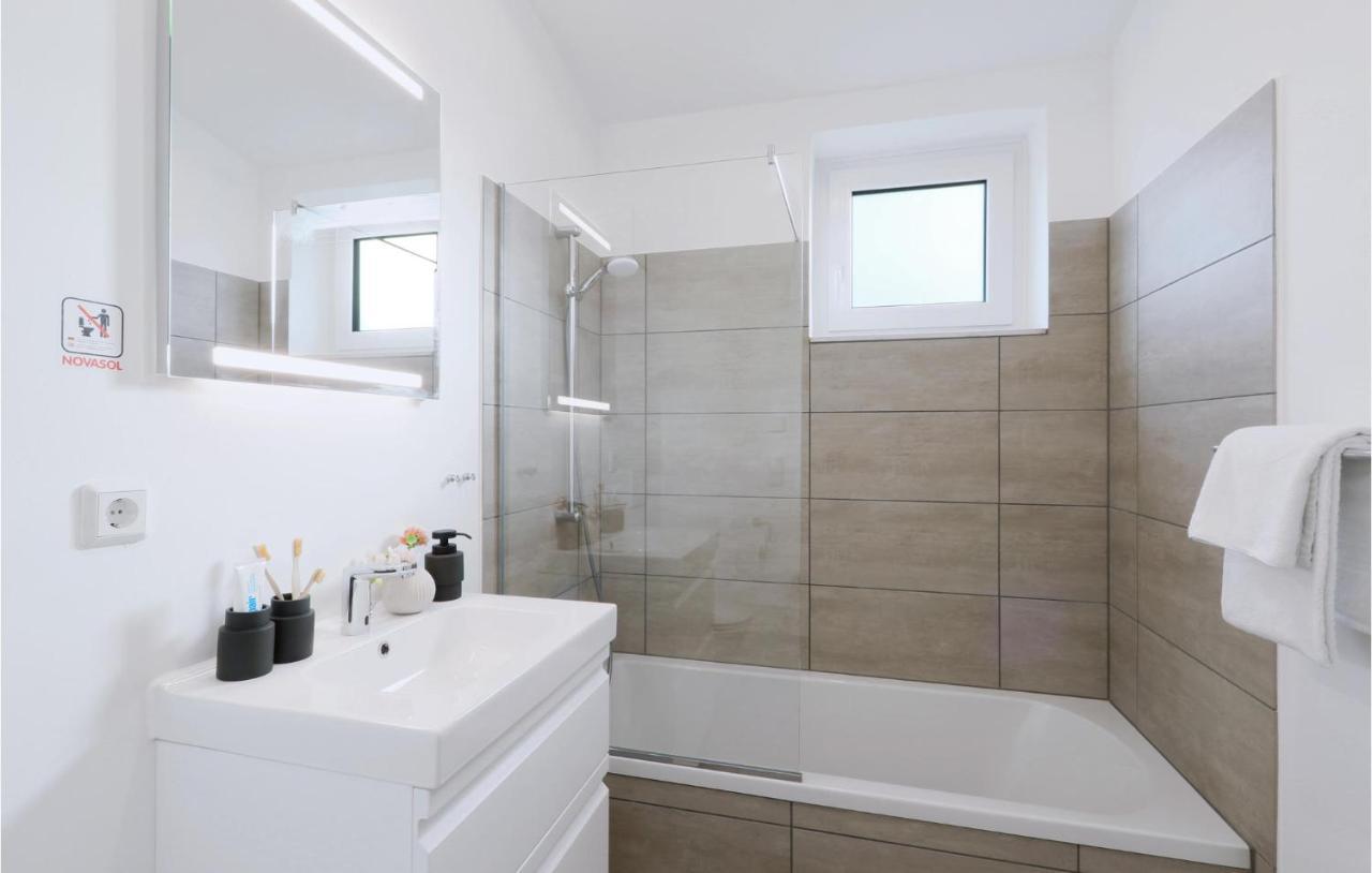 Stunning Home In Lembruch-Duemmer See With Wifi Luaran gambar